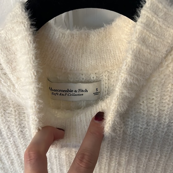 Abercrombie Ivory White Soft Sweater Small - Picture 4 of 5